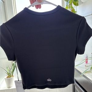 Alo yoga cropped rib baby tee